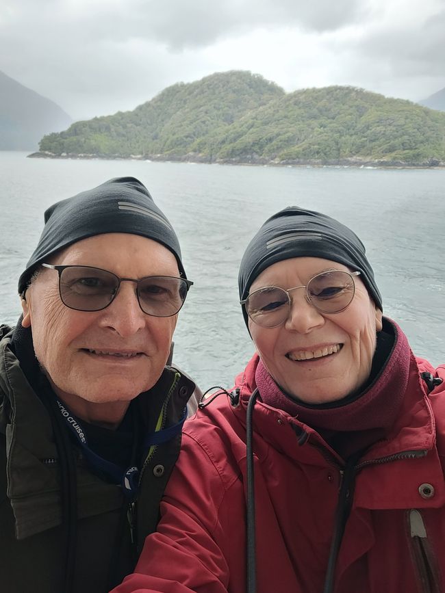 Tag 85 von 175: Kreuzfahrt rund um die Welt  - Routenänderung  wegen der Wetterbedingungen  - Kreuzen im Dusky Sound und Breaksea Sound/Neuseeland