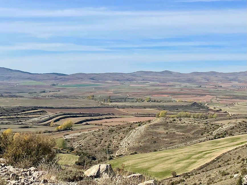 Mountains, hills, fields, open land – this region of Spain shows its best side in the autumn.