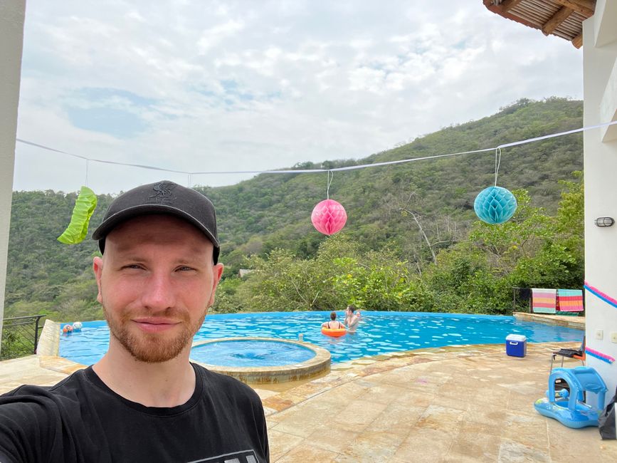 Selfie junto a la piscina