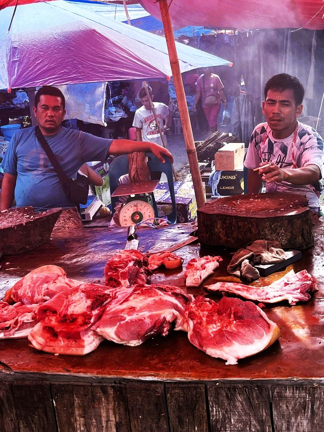 Cerdo desmembrado, mercado de Tomok