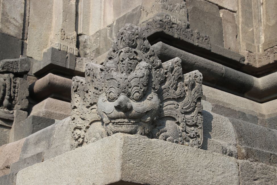 Etiqueta 4: Templos antiguos y un palacio