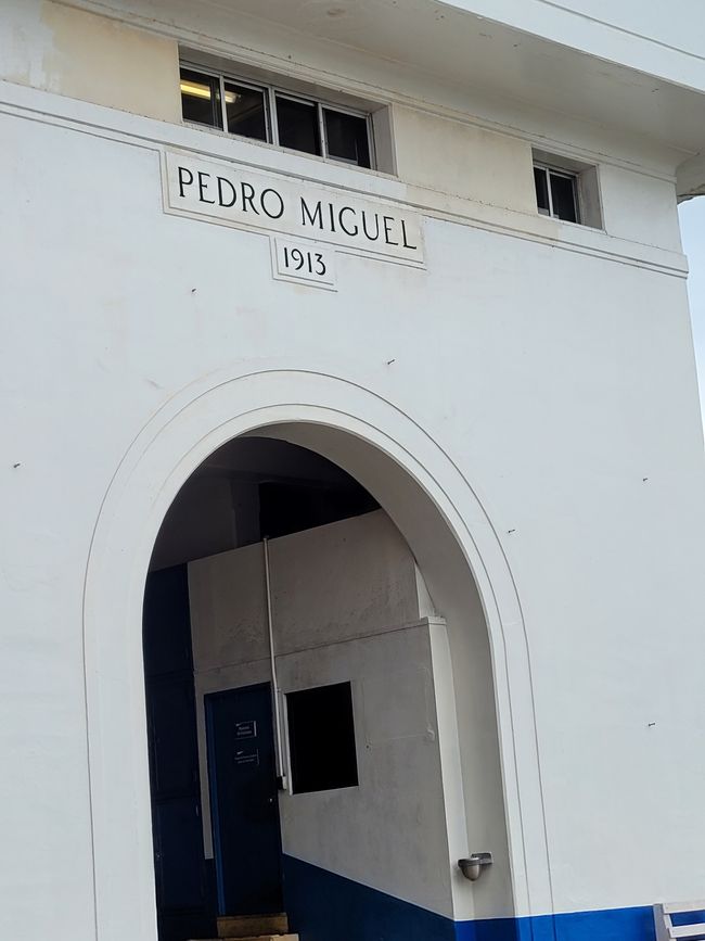 Day 41 of 175: Around the world cruise - Day passage through the Panama Canal