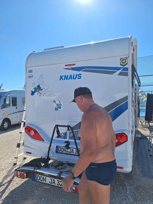 Womo der Alex'n wird beklebt
