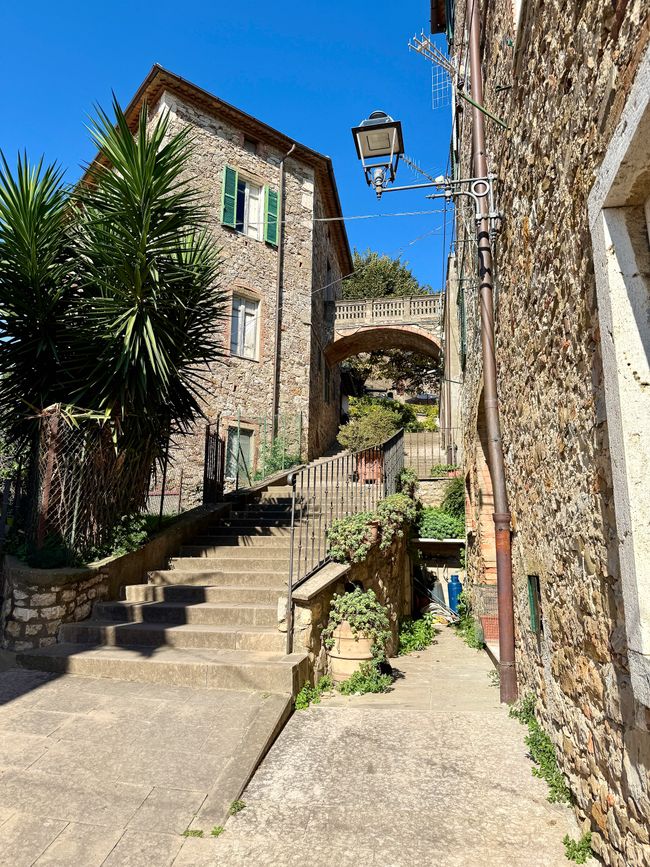À Montemerano, les bâtiments semblent être d'une autre époque.