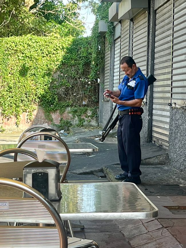Ogni ristorante di tacos è pesantemente sorvegliato