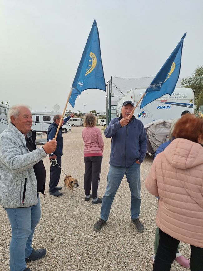 The farewell of four RVs
