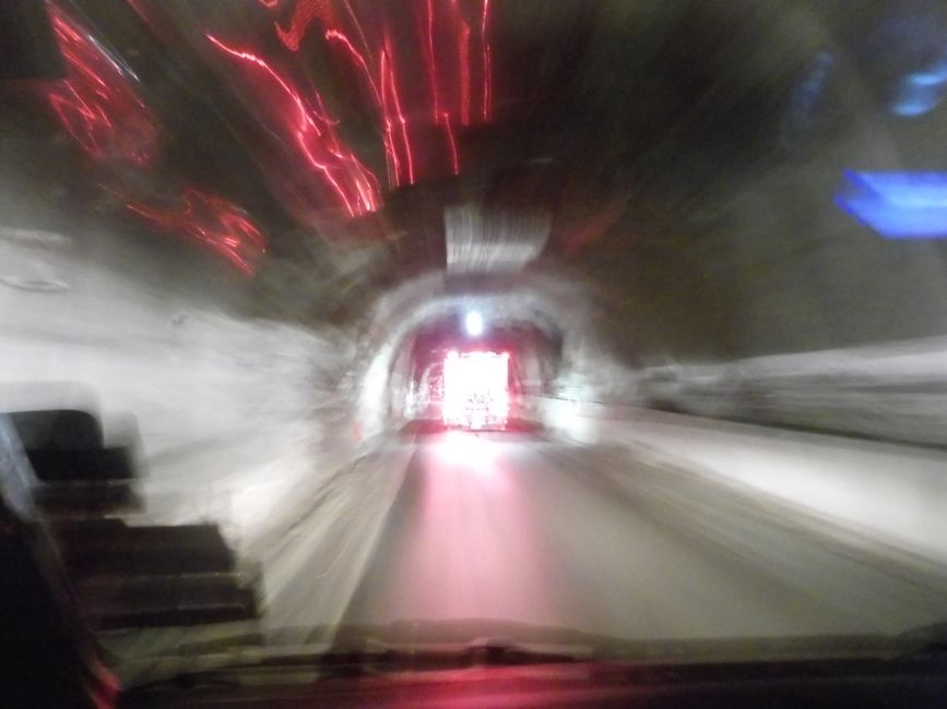 À travers le tunnel
