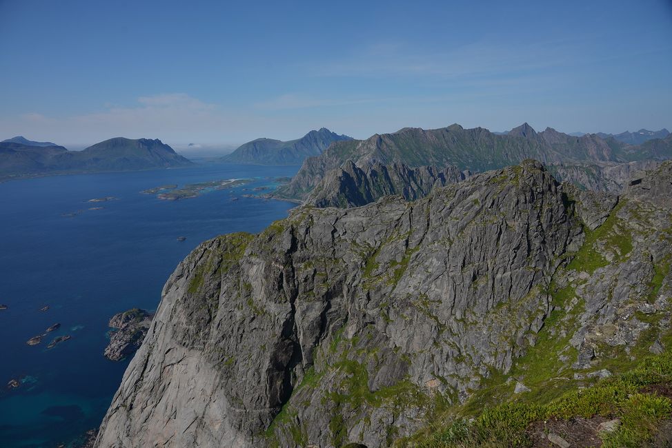 Tag 9: Lofoten-Wahnsinn – Traumgipfel, Abzocke und ein Hostel zum Gruseln