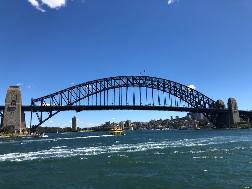 ... e passare sotto la Harbour Bridge ...
