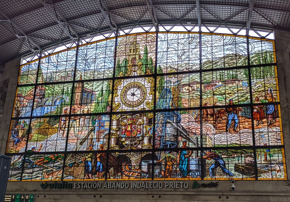 Glasfenster im Bahnhof 