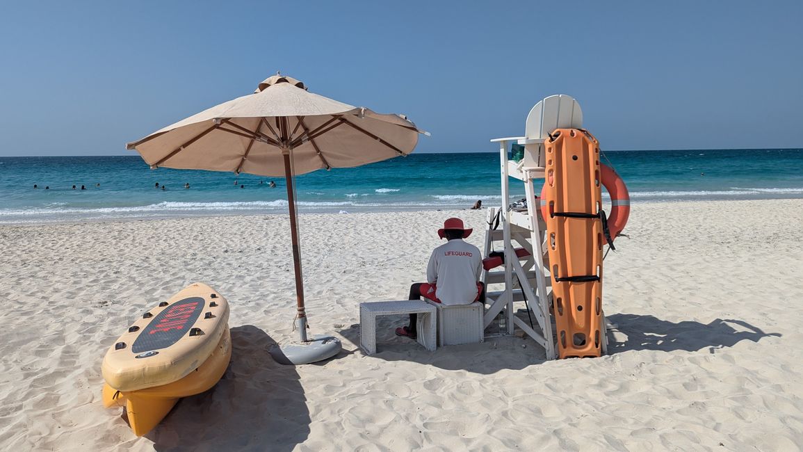 Tag 6 (2024) Drei Kirchen, Saadiyat Beach Club & Global Village