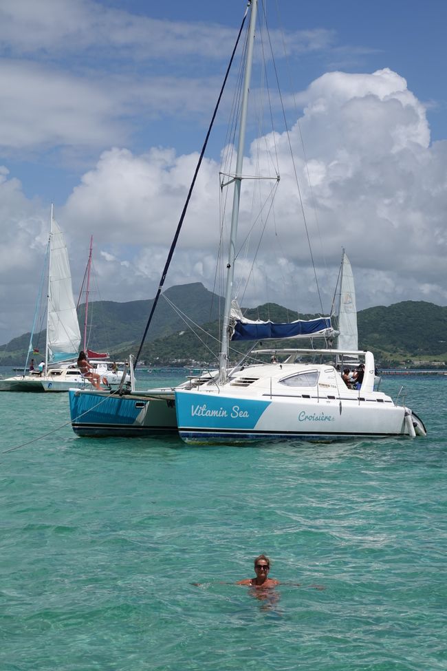 Con el catamarán ....