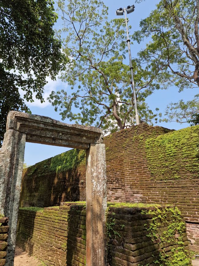 Polonnaruwa - 1000 años de historia y algo aprendido.