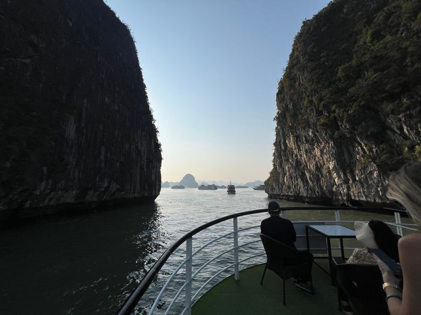 Tag 3 - Hanoi: Glitzereinhörner, Affen und die Kunst der Perlenzucht