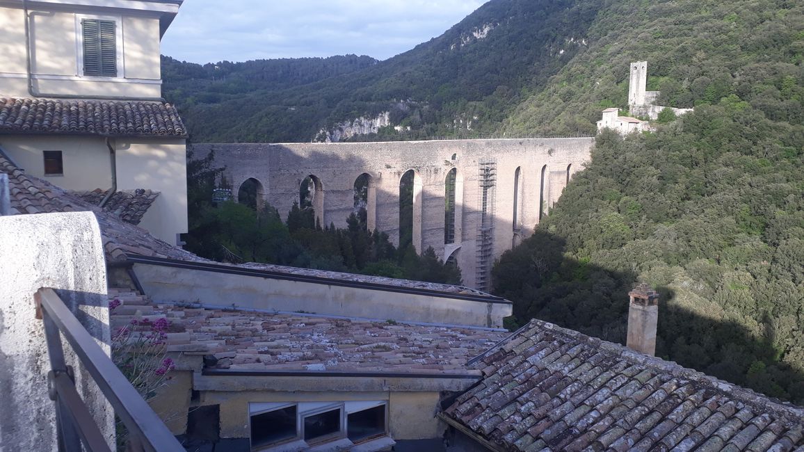 Ponte delle Torre Spoleto, großartige Nachbildung eines römischen Aquädukts