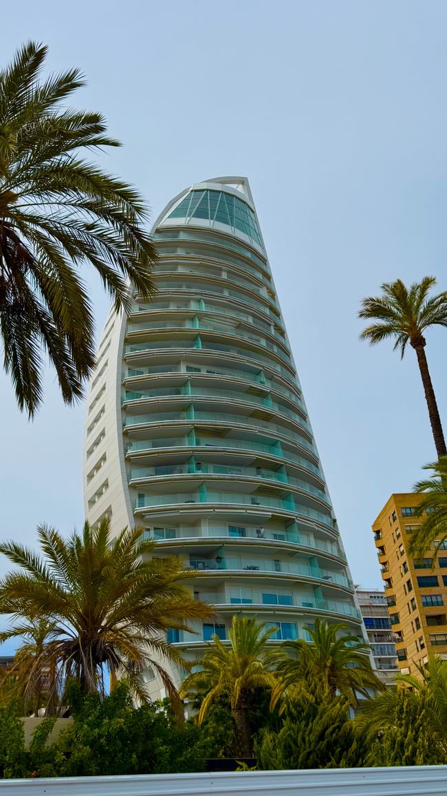 Wolkenkratzer 140m hoch