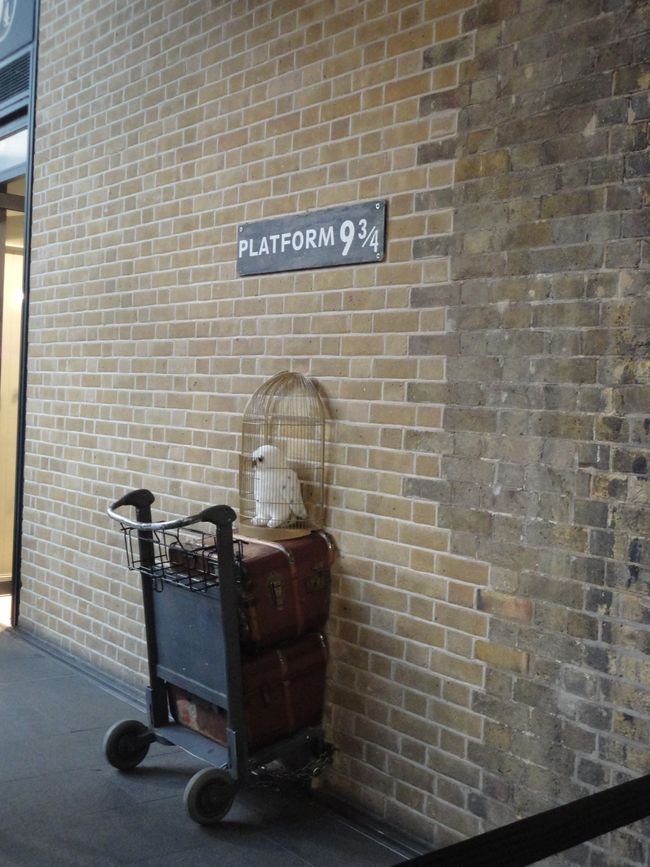 Gleis 9 3/4 muss sein für echte Harry-Potter-Fans.