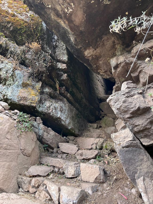 Day 17 
Mysterious hiking trail with "waterfall" somewhere in the Andes near Cusco