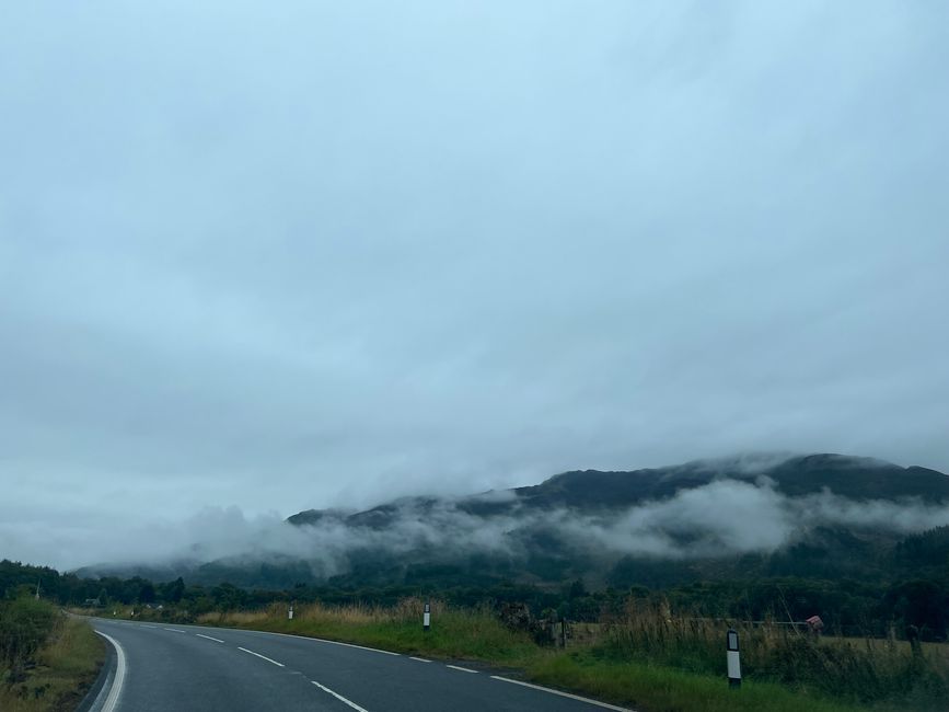 Las gotas de lluvia siguen cayendo sobre mi cabeza....