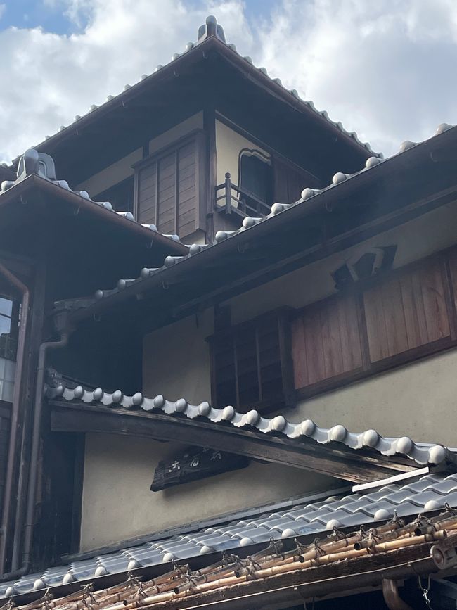 32. Kapitel: Bei den Geishas in Gion, ein sehr frohes Wiedersehen und einmal im Leben Thunfisch-Sushi satt