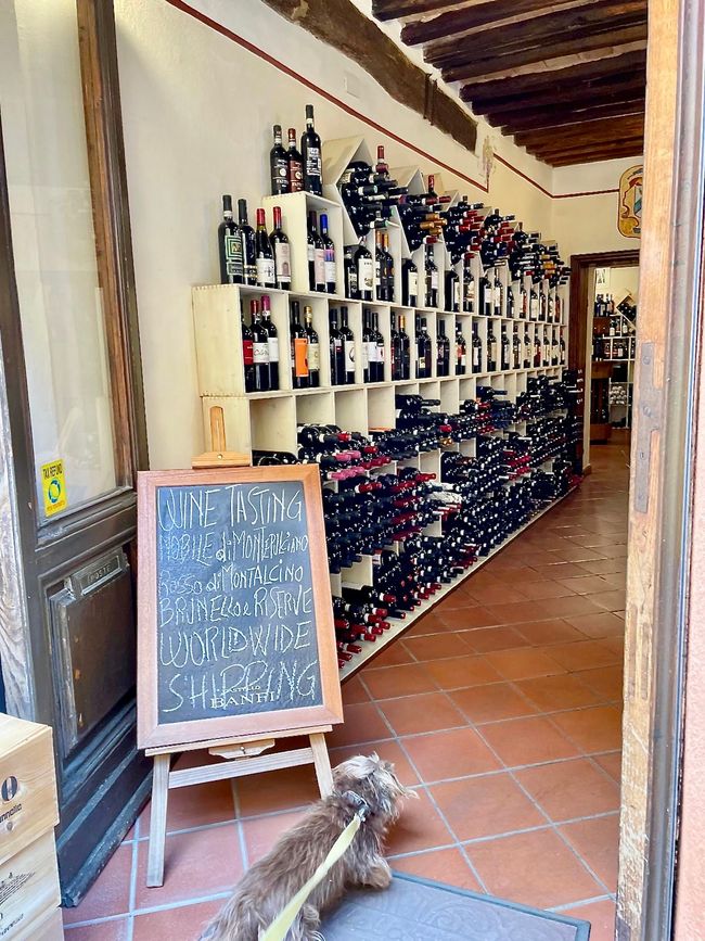 Jedes zweite Geschäft in Montalcino ist eine Vinothek.