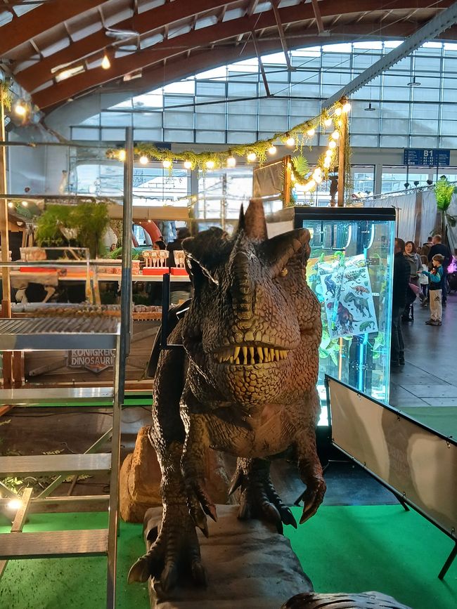 Dino Fever in Friedrichshafen: An Honest Look into the "Kingdom of Dinosaurs"