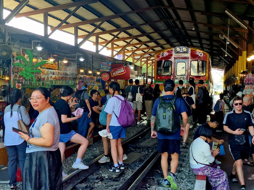 Tuut, tuut, klappt die Läden ein, der Zug kommt 🚂 ...