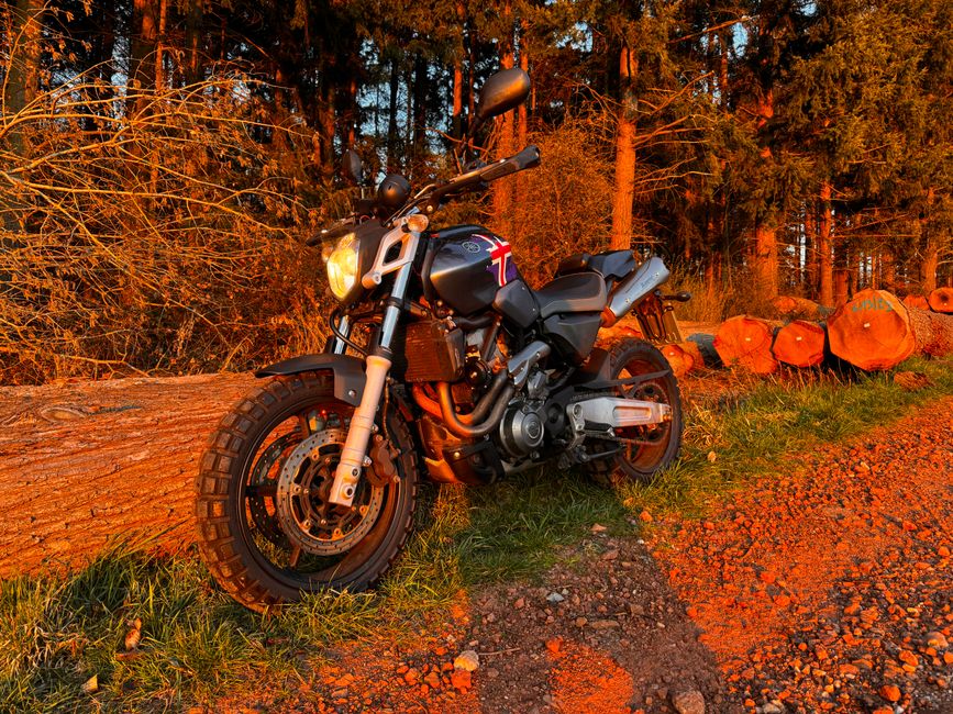 MT03 un "naked bike" pour les chemins de gravier
