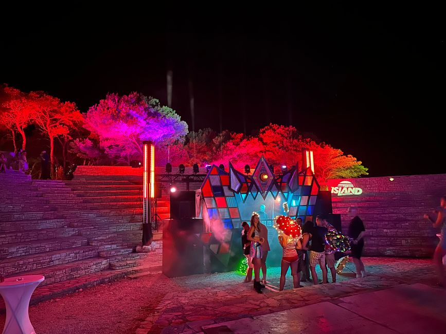 Erste Partynacht geht los
