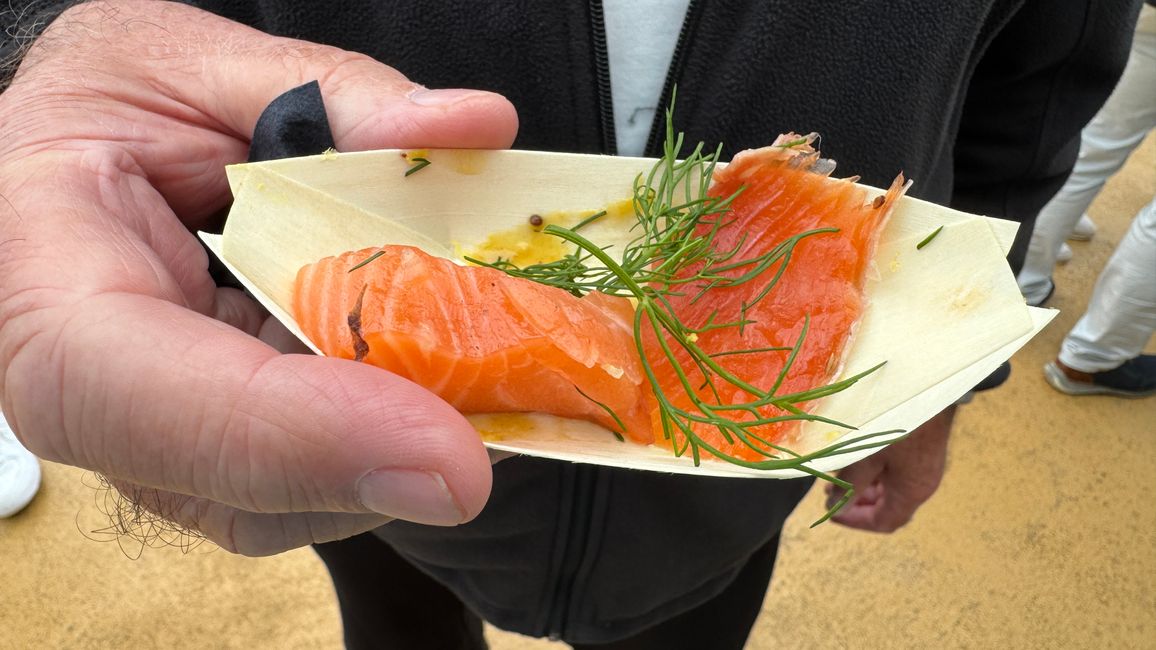 A sinistra sashimi, a destra classico 