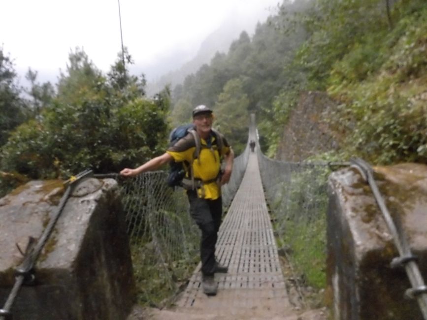 Die erste Hängebrücke 