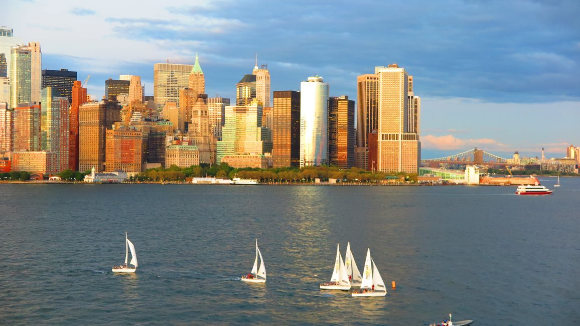 Im rechten Hintergrund die Manhattan Bridge.
