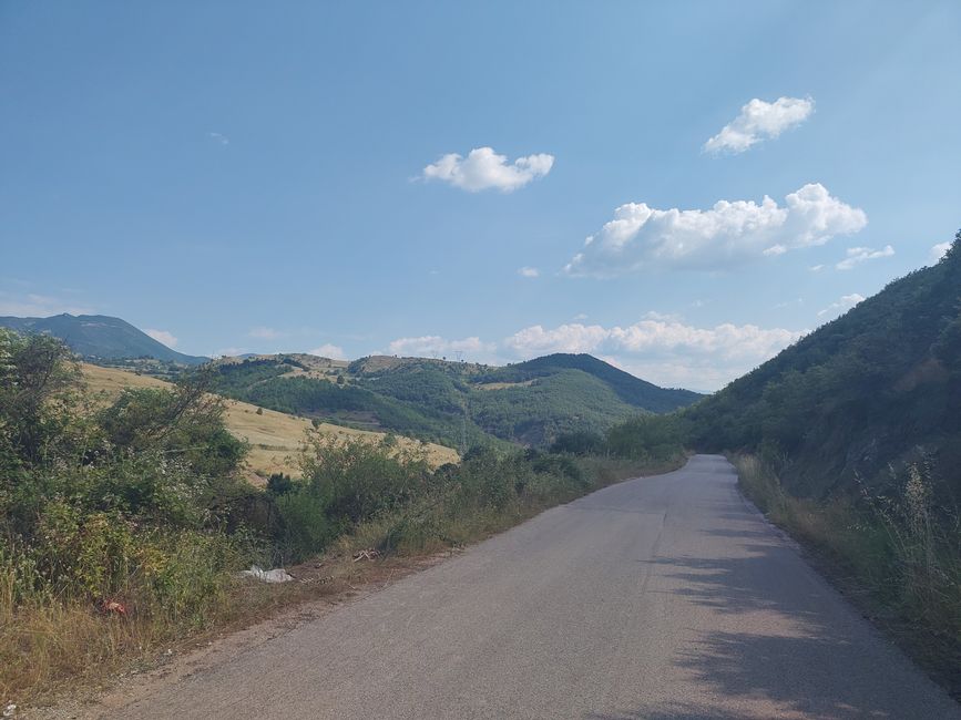 E almeno una corsia di emergenza ... Le indicazioni di velocità sono solo valori approssimativi