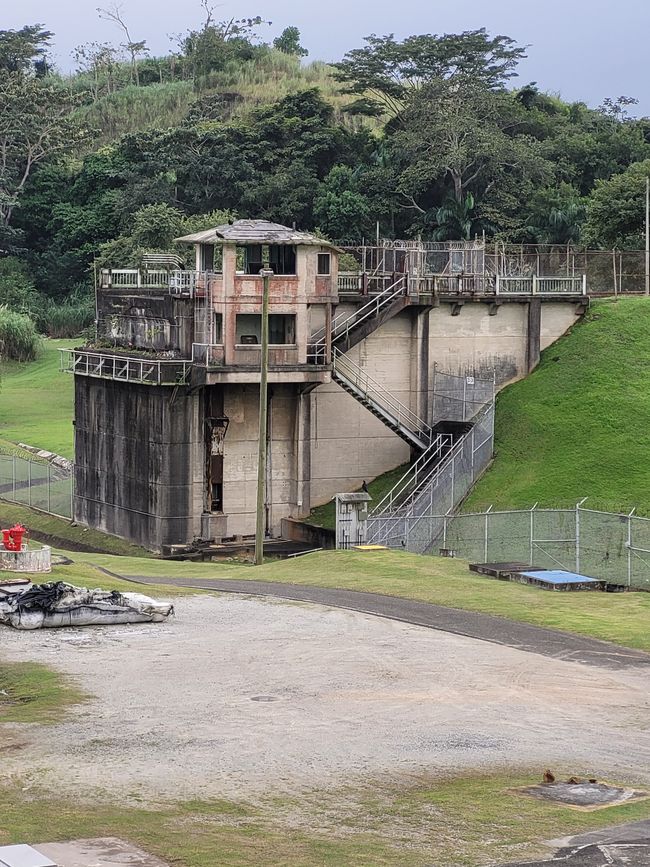 Day 41 of 175: Around the world cruise - Day passage through the Panama Canal