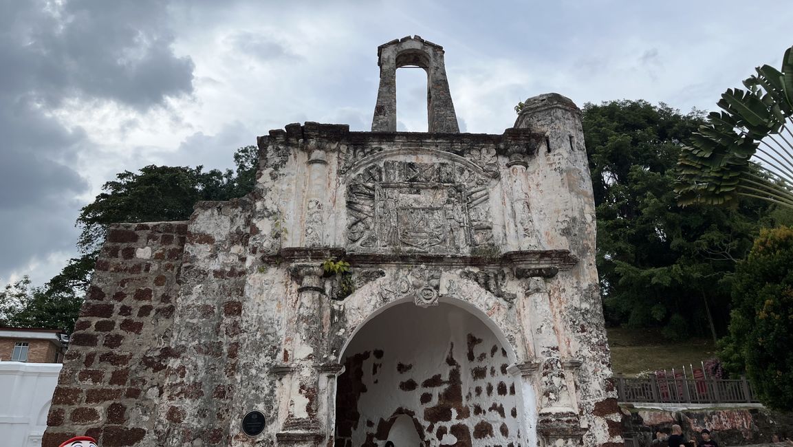 Porta Santiago