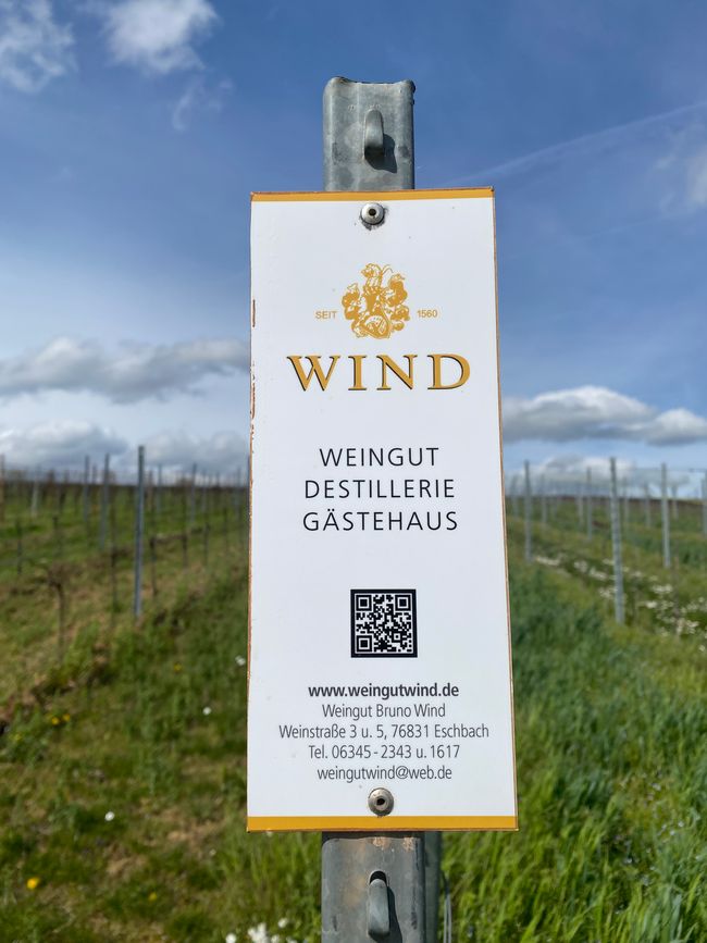 Hier die verschiedenen Hinweisschilder der Winzer