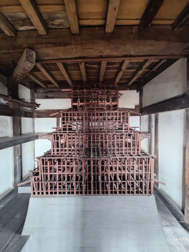La superficie totale qui comptait alors pour le château est beaucoup plus grande que l'actuelle