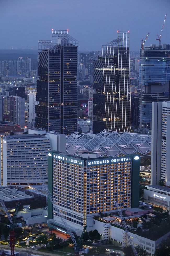 Auf dem SkyDeck des Hotels Marina Bay Sands