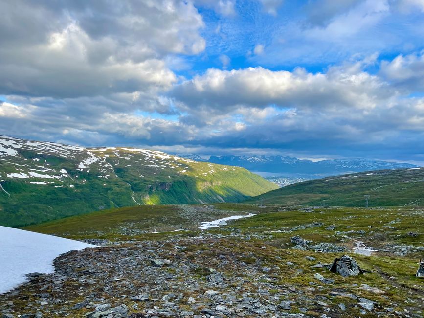 Eine erste spektakuläre Sicht auf Tromsø - fast oben