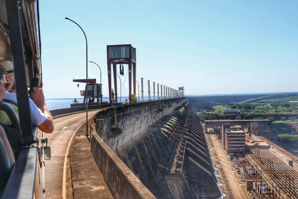 Itaipu Binacional das zweitgrößte Wasserkraftwerk der Welt