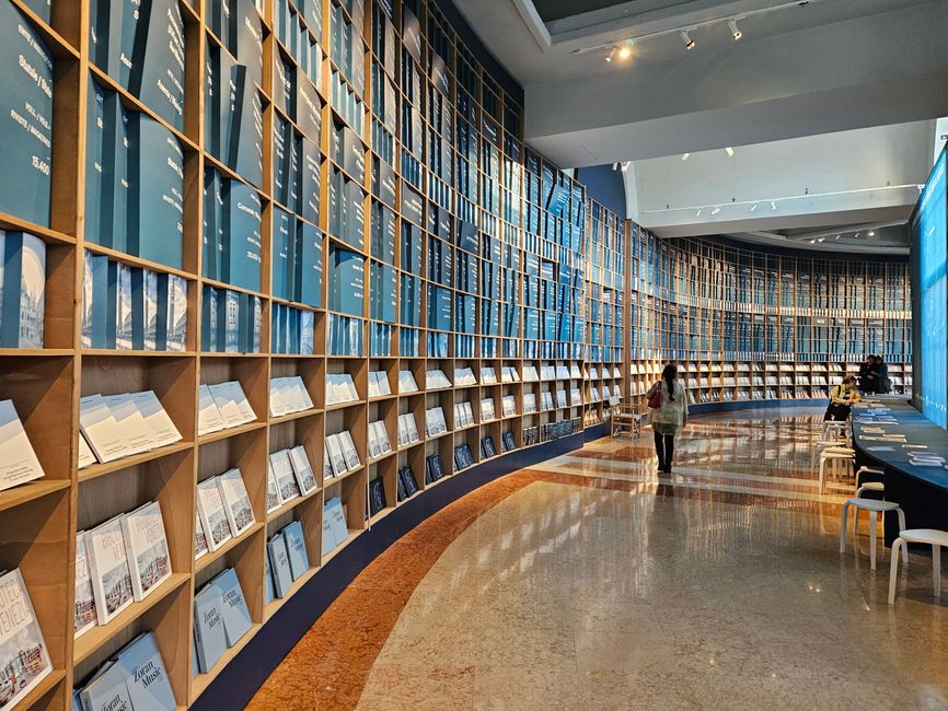 Bibliothek, aber nur zum Schein