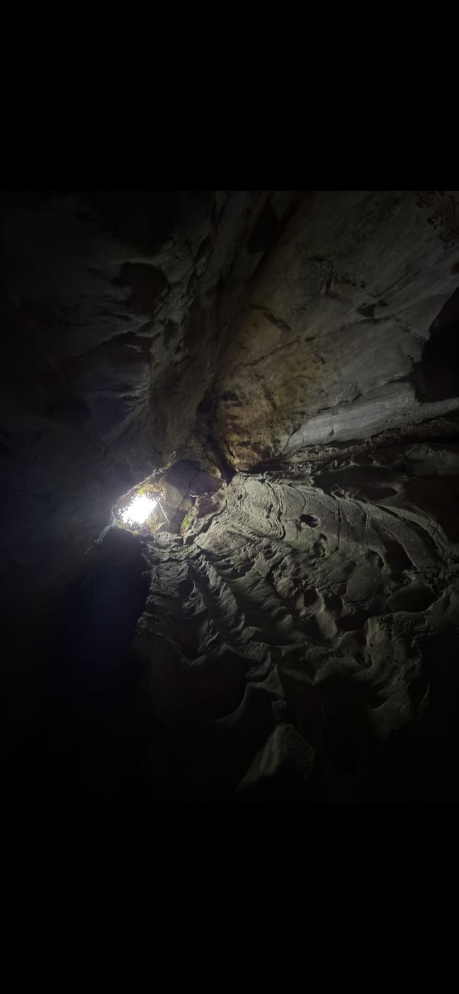 Trou dans la grotte
