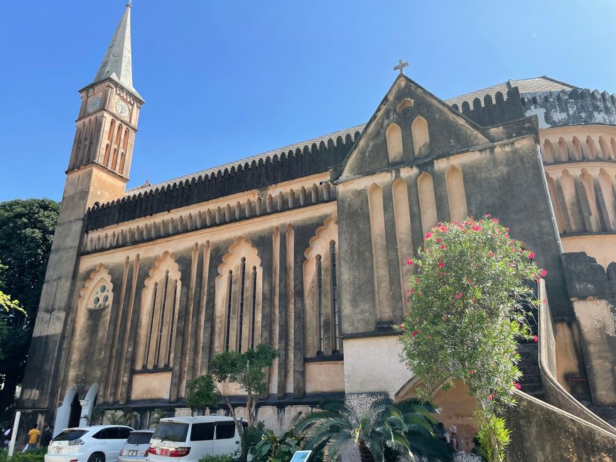 Die anglikanische Kirche wurde an dem Platz gebaut wo früher Sklavenmarkt war.