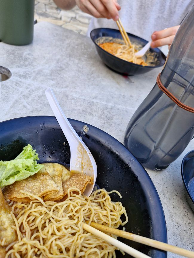 Abendessen im nächsten Hawker-Center