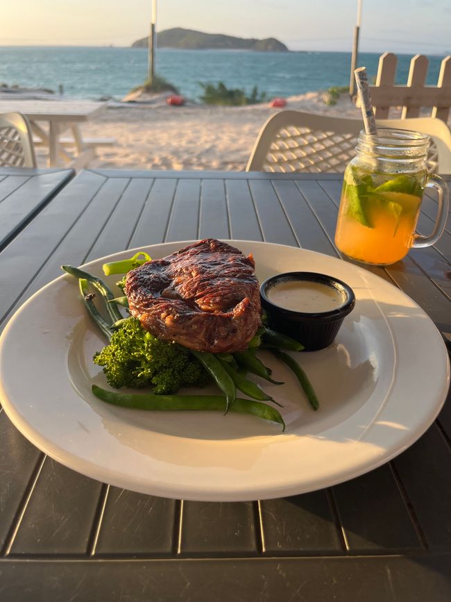 Abendessen im Sonnenuntergang 
