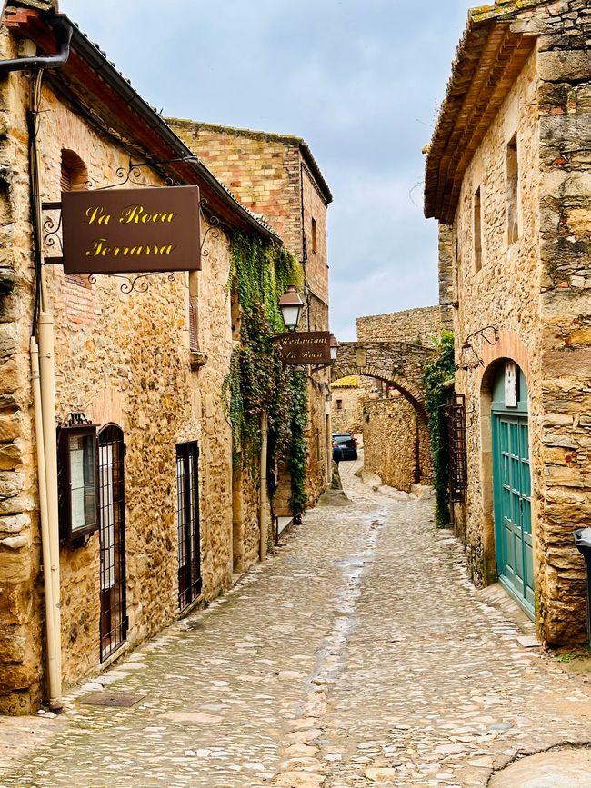 Peratallada y La Bisbal d'Empordà