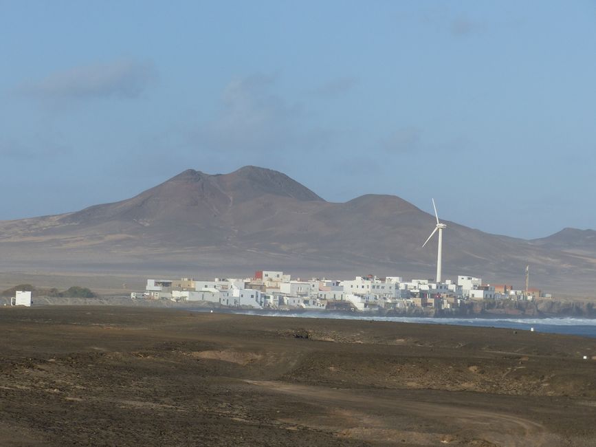 Ghost town Playa el Puertito - accessible only via a 15 km gravel road