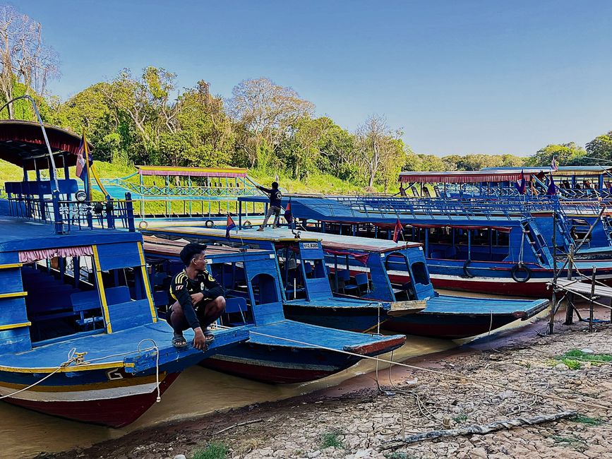 Bambini che giocano a Kampong Phluk