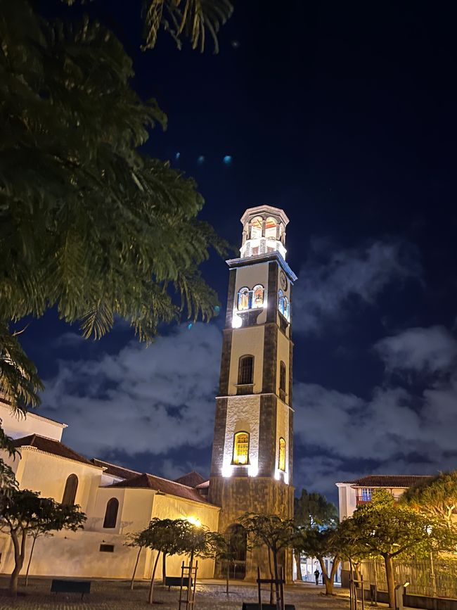 In the evening we go to the old town of Santa Cruz...