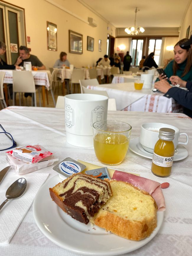Frühstück mit Kuchen